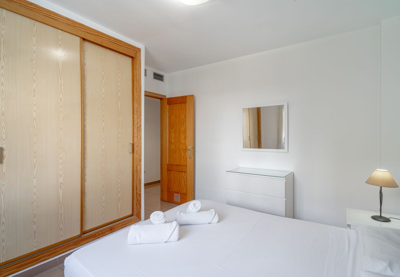Apartamento en Nerja - Apartamento en la Playa Burriana Nerja con Wifi y Aire Acondicionado
