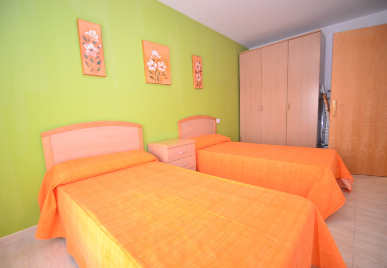 Apartamento en Salou - Montserrada 2: 450m Playa La Pineda-Vista Piscina-Wifi,parking,A/C,ropa gratis