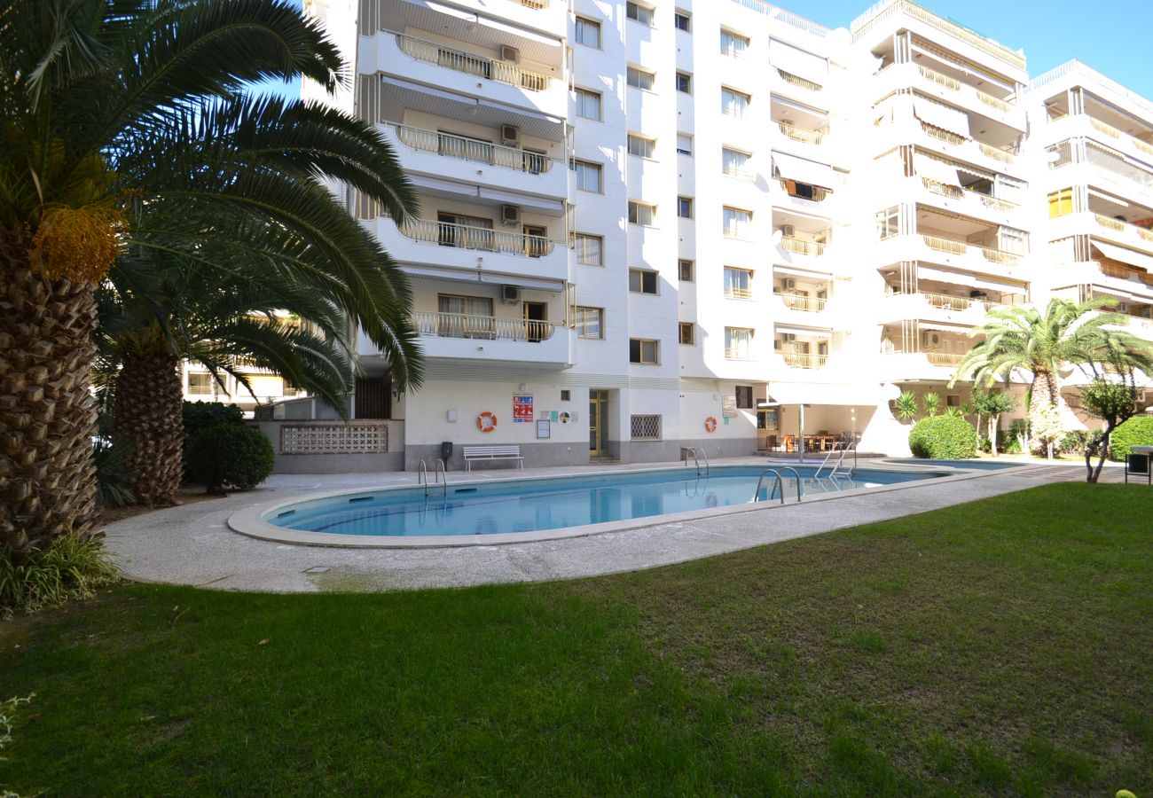 Apartamento en Salou - Indasol:Terraza 200m2-bbq-Cerca Playas-Centro Salou-Piscinas-A/C,wifi,ropa incluidos