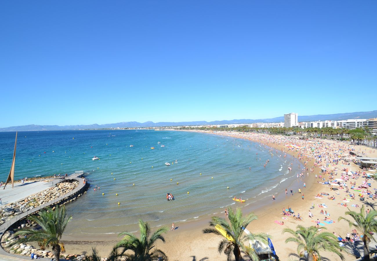 Apartamento en Salou - Catalunya 50:Terraza vista piscina-Cerca playa centro Salou-Deportes,juegos-Climatizado,Wifi