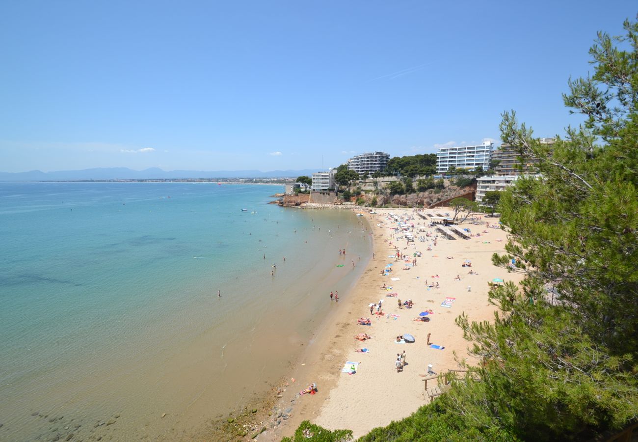 Apartamento en Salou - Catalunya 50:Terraza vista piscina-Cerca playa centro Salou-Deportes,juegos-Climatizado,Wifi