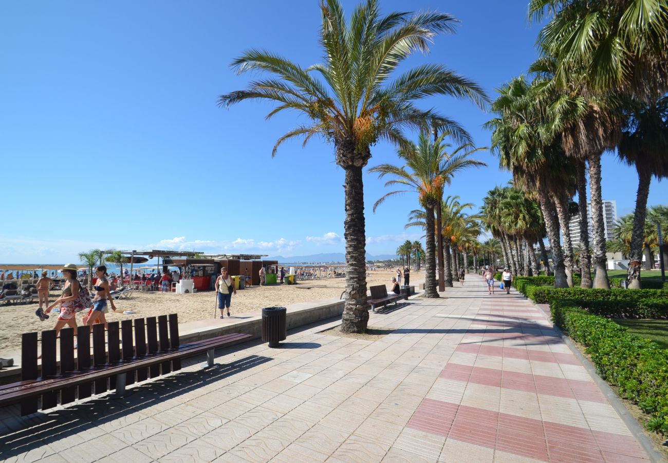Apartamento en Salou - Catalunya 7:Gran terraza en planta baja-Cerca playas Salou-Piscinas,deportes,parque-Wifi,ropa incluidos