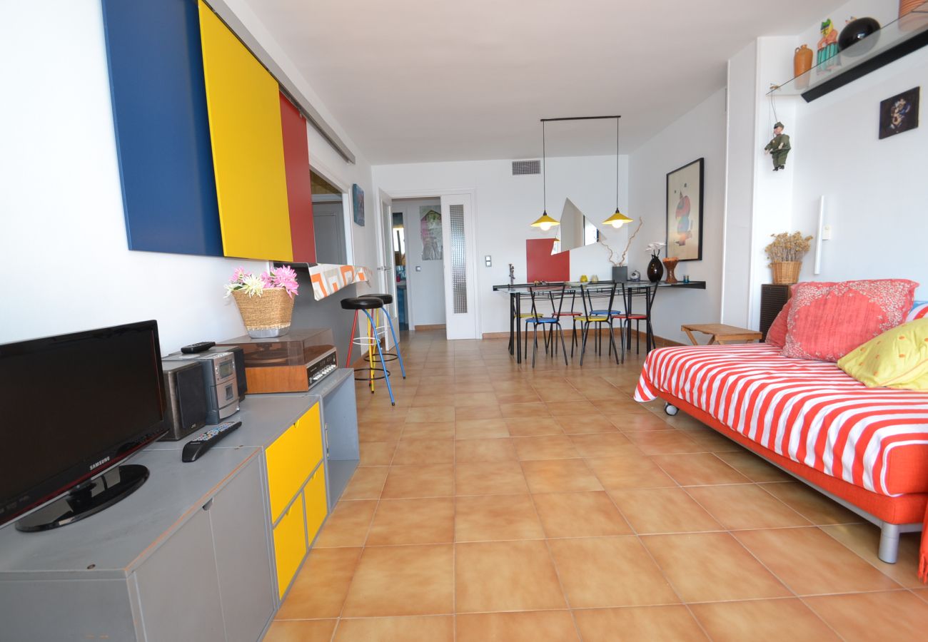 Apartamento en Hospitalet de L´Infant - Geminis:Terraza con preciosa vista mar-1a línea playa-A/C,wifi,ropa,parking incluidos