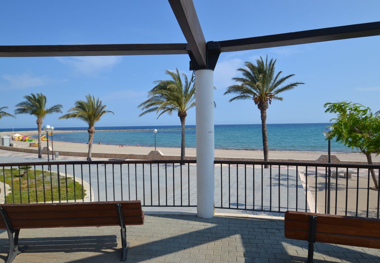 Apartamento en Hospitalet de L´Infant - Geminis:Terraza con preciosa vista mar-1a línea playa-A/C,wifi,ropa,parking incluidos