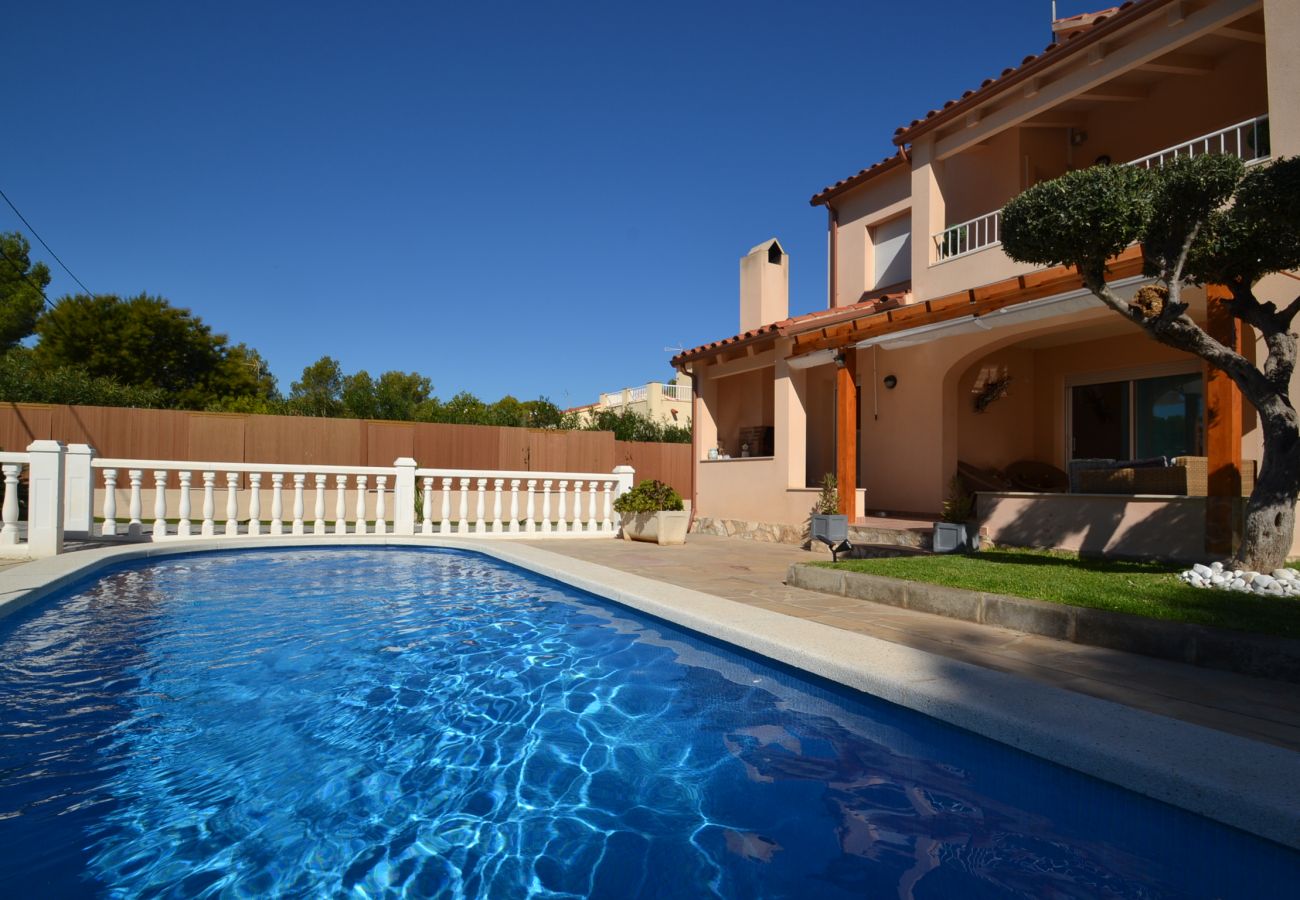 Villa en Ametlla de Mar - Villa Jordi:Piscina privada,2 terrazas,BBQ,4 hab-Cerca playas Las 3 Calas-Wifi incluido