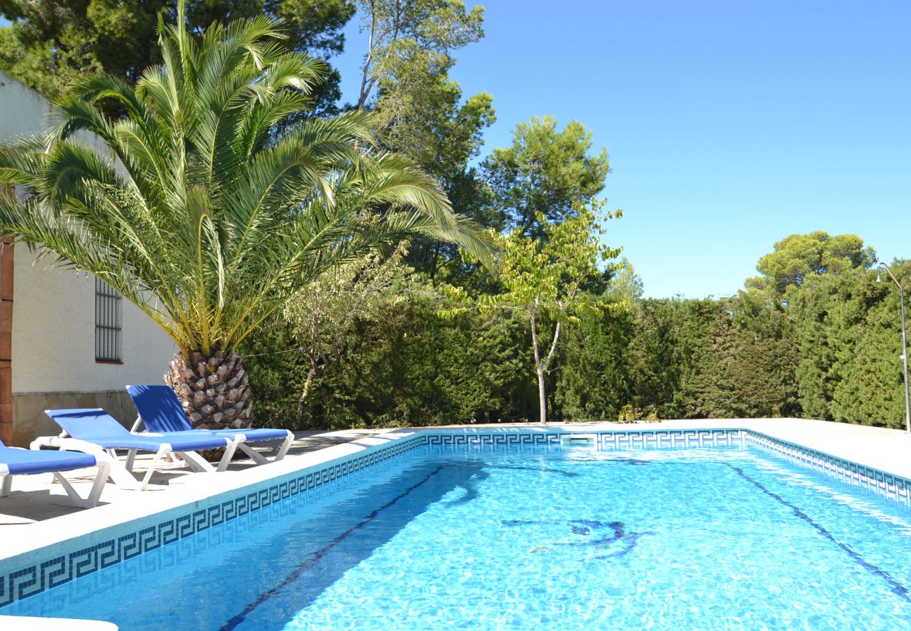 Villa en Ametlla de Mar - Villa Ametlla 5: 5 habs., gran piscina privada en jardín con pinos altos, cerca de las hermosas calas y playas de Las Tres Calas - Ametlla de Mar