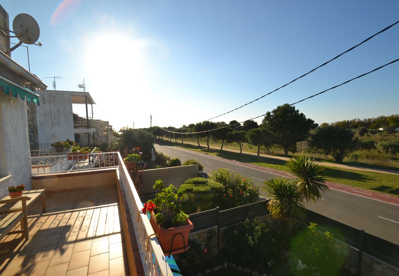 Villa en Cambrils - Villa Cuco: Bonita Casa climatizada con jardín y piscina niños-400m playa Cambrils-Wifi incluido