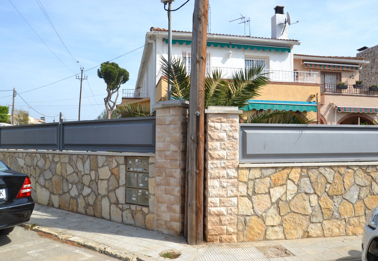 Villa en Cambrils - Villa Cuco: Bonita Casa climatizada con jardín y piscina niños-400m playa Cambrils-Wifi incluido