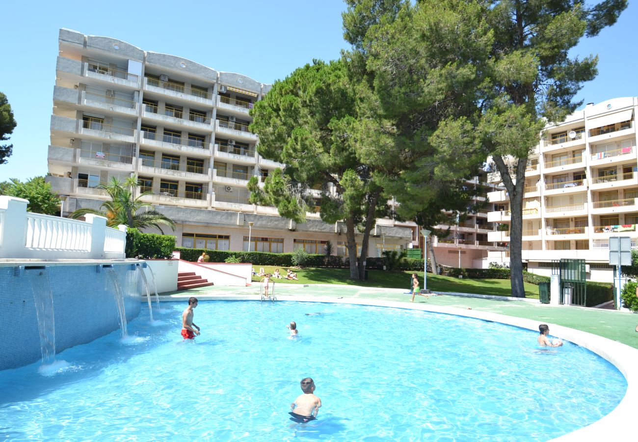 Apartamento en Salou - Catalunya 12:Terraza 60m2-Cerca playas-Centro Salou-Piscinas,deportes,juegos-Wifi,ropa incluidos