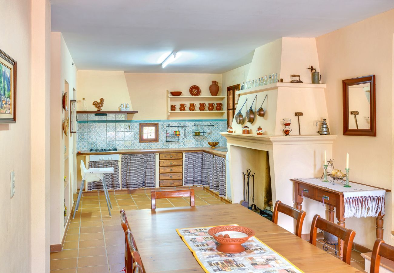 Cocina horno chimenea villa alquiler vacaciones Mallorca