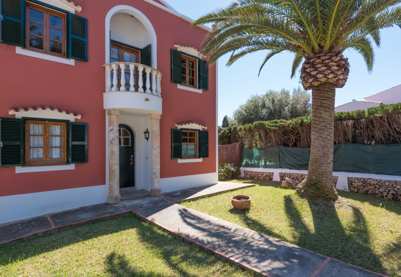 Villa en Ciutadella de Menorca - Cómoda villa privada en la urbanización de Calan Blanes, situada en zona residencial muy tranquila. Piscina privada.