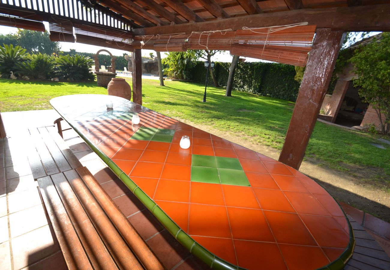 Villa en Selva del Camp - Mas Aling:3.600m2 Masía con piscina,jardines-Fácil acceso playas-Wifi,A/C,Parking,Ropa gratis