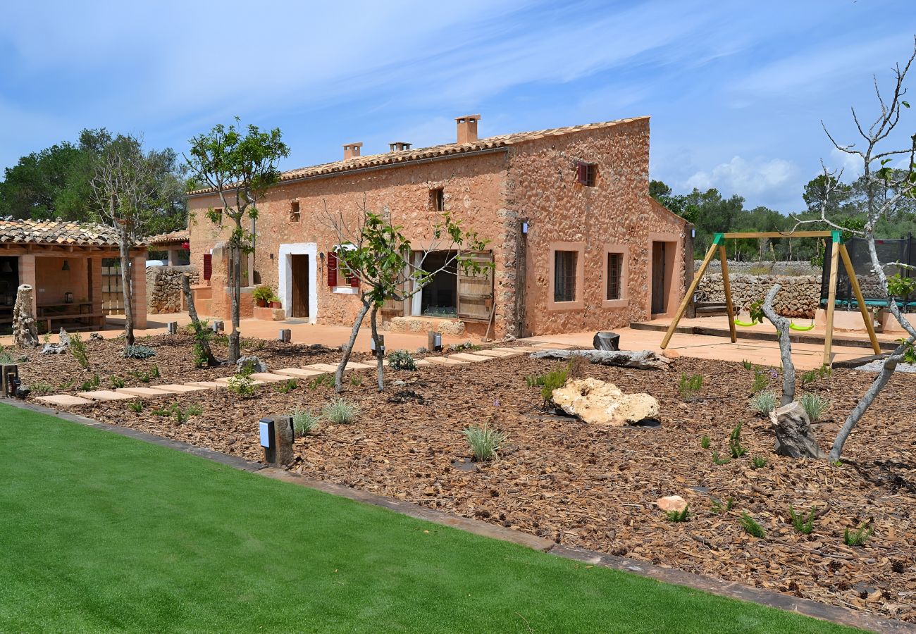 Casa rural en Llubi - Can Cortana 005 fantástica finca con piscina privada, zona infantil, ping pong y aire acondicionado