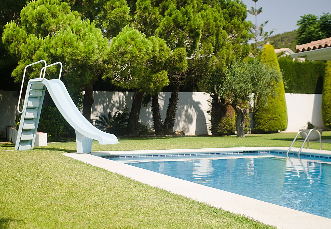 Villa en Calafell - R11 Villa para 8 personas con gran jardín y piscina