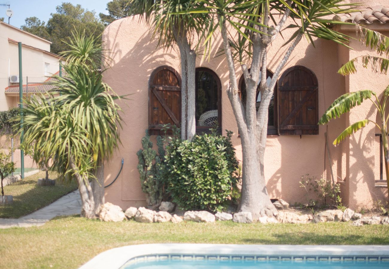 Villa en Segur de Calafell - R84 Villa con piscina, tenis y jardin 1km de la playa