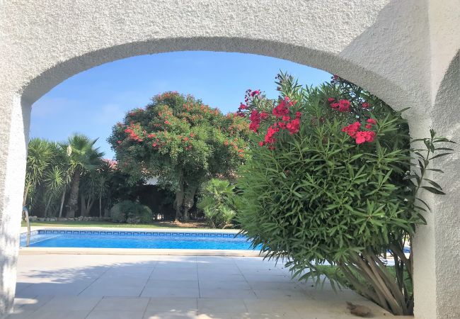 Villa en Cambrils - TH11 Una bella casa rodeada de hermoso jardin  en la  playa Ardiaca.