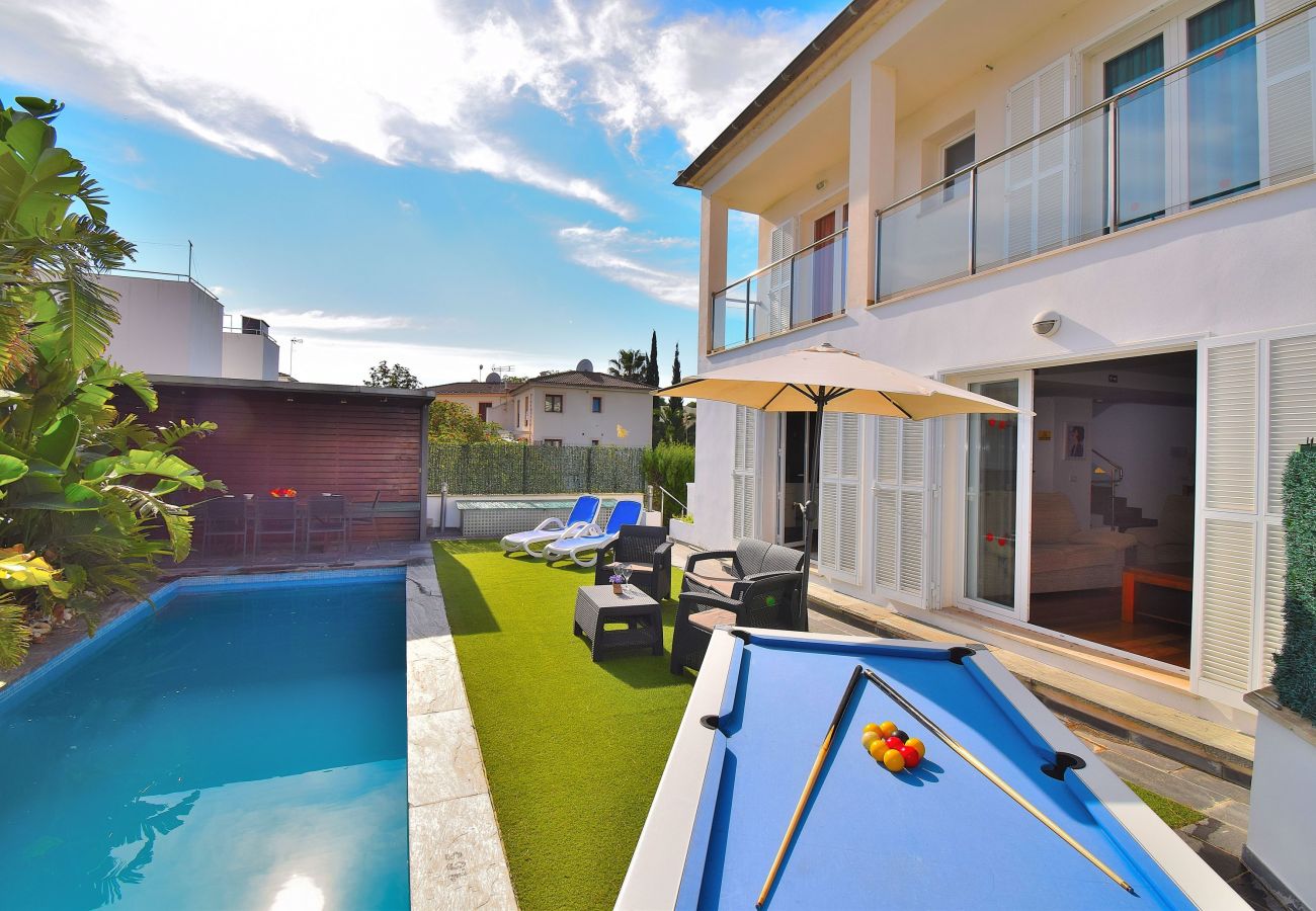 Casa adosada en Playa de Muro - Siulador 107 fantástica villa con piscina privada, terraza, mesa de billar, ping pong y aire acondicionado