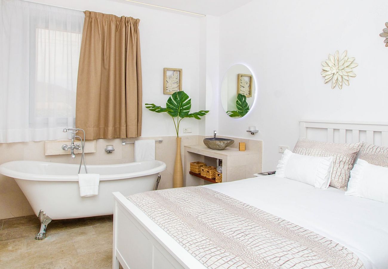 habitación bañera Villa Luxury Palma
