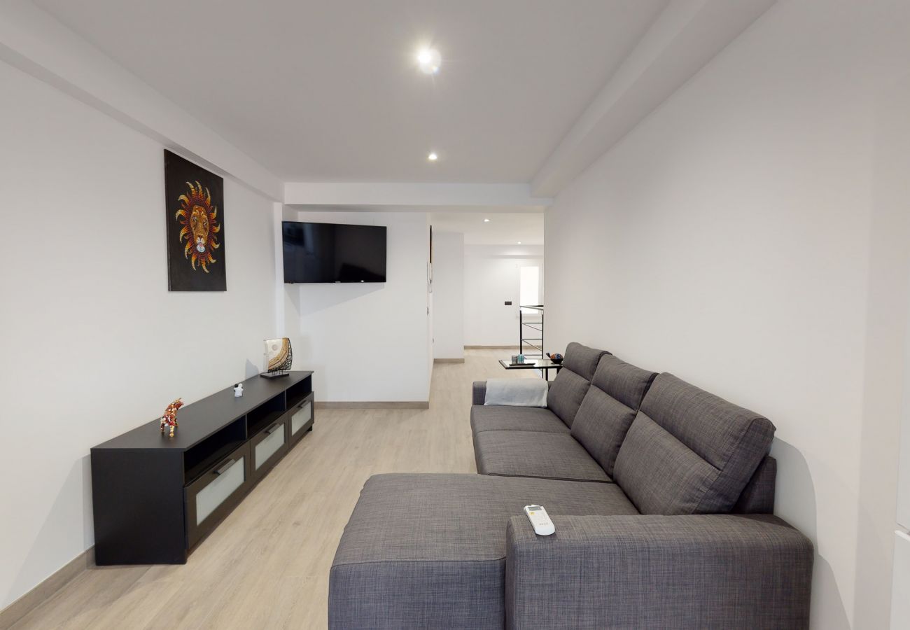 Apartamento en Alicante - Large & Relaxing City Home