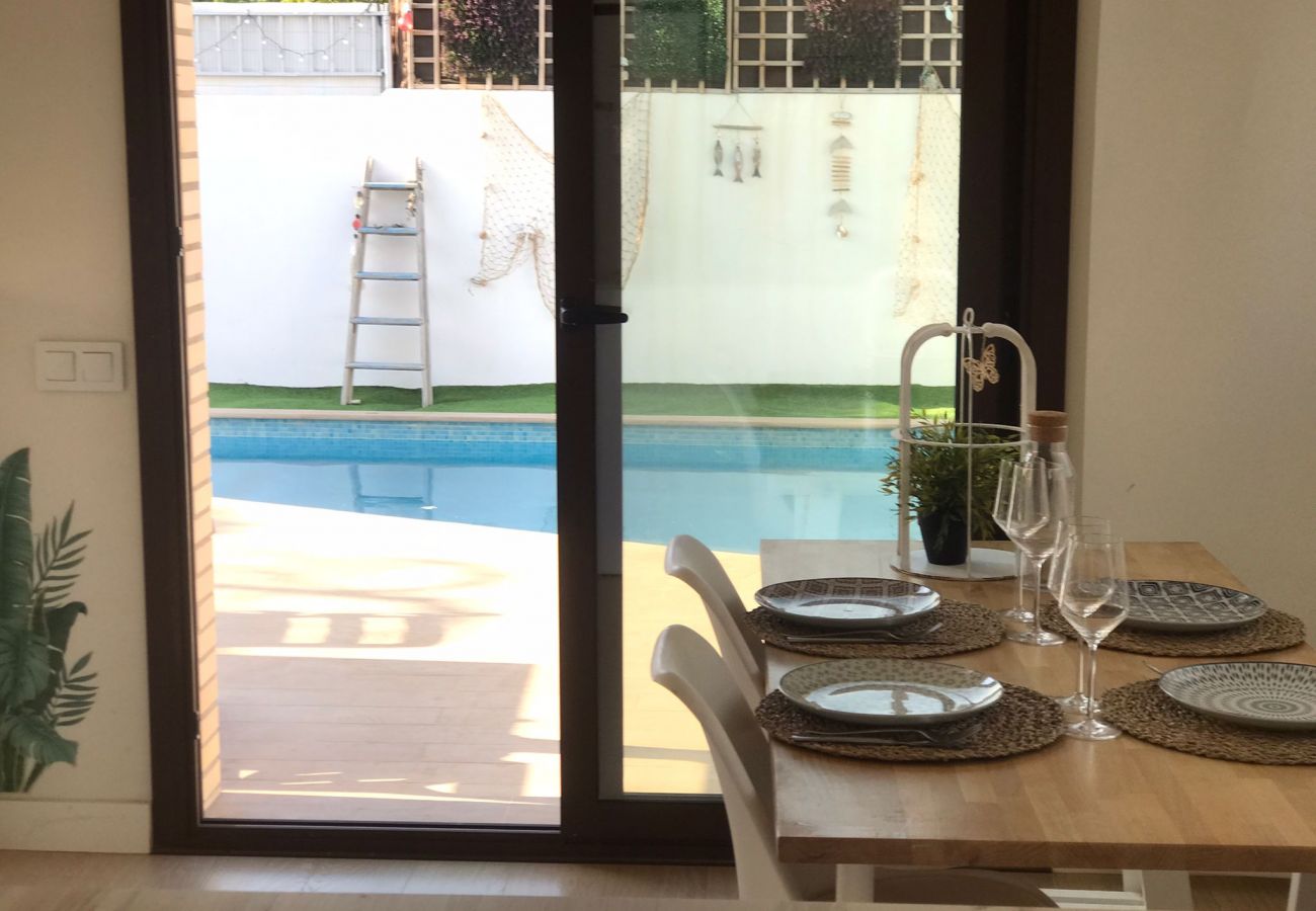 Villa en Calafell - R127 Moderna casa con piscina y aire acondicionado