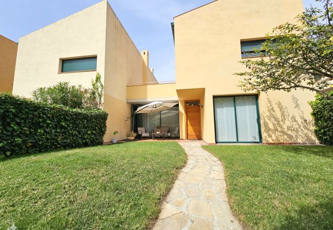 Casa adosada en Tarragona - TH39 Gran casa con jardín privado y terraza con barbacoa en Tamarit