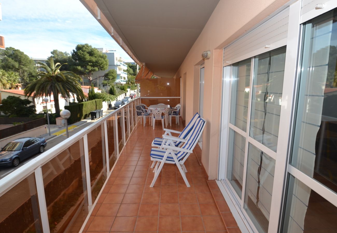 Apartment in Salou - Montserrada 2: 450m La Pineda Beach-View Pool-Free Wifi,parking,A/C,linen