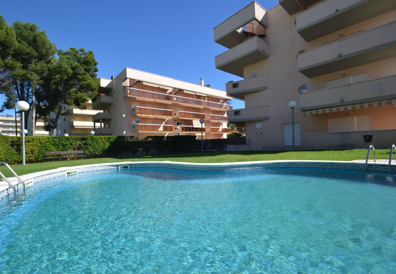 Apartment in Salou - Montserrada 2: 450m La Pineda Beach-View Pool-Free Wifi,parking,A/C,linen