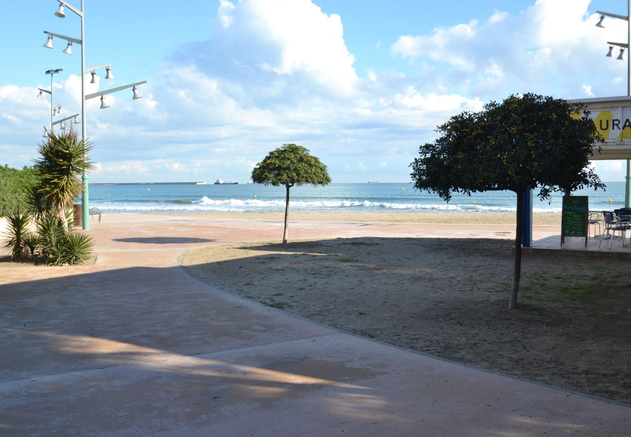 Apartment in Salou - Montserrada 3: 450m La Pineda Beach-View Pool-Free Wifi,parking,A/C,linen