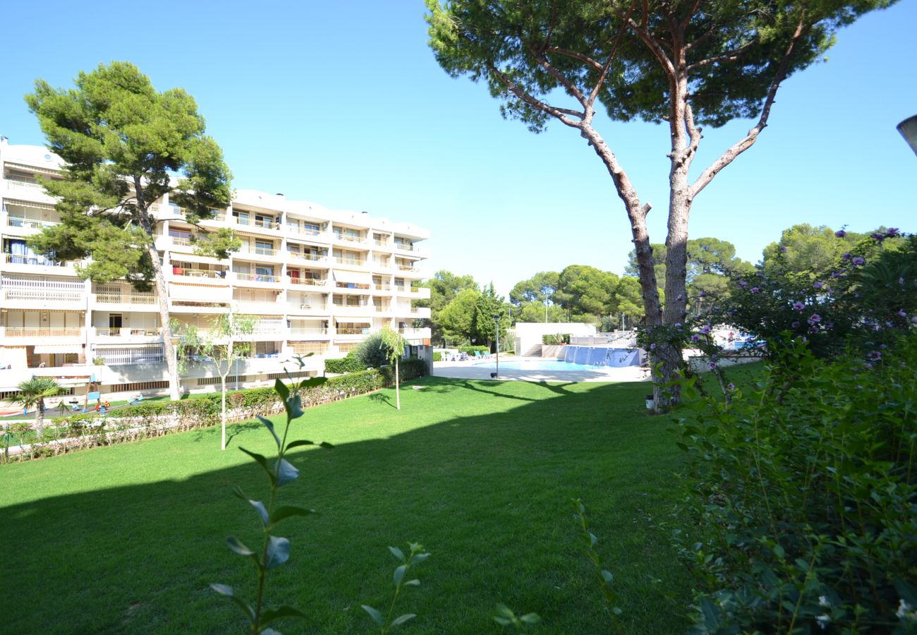 Apartment in Salou - Catalunya 7:Ground floor with big terrace-Near Salou beaches-Pools,sports,playground-Wifi,linen included