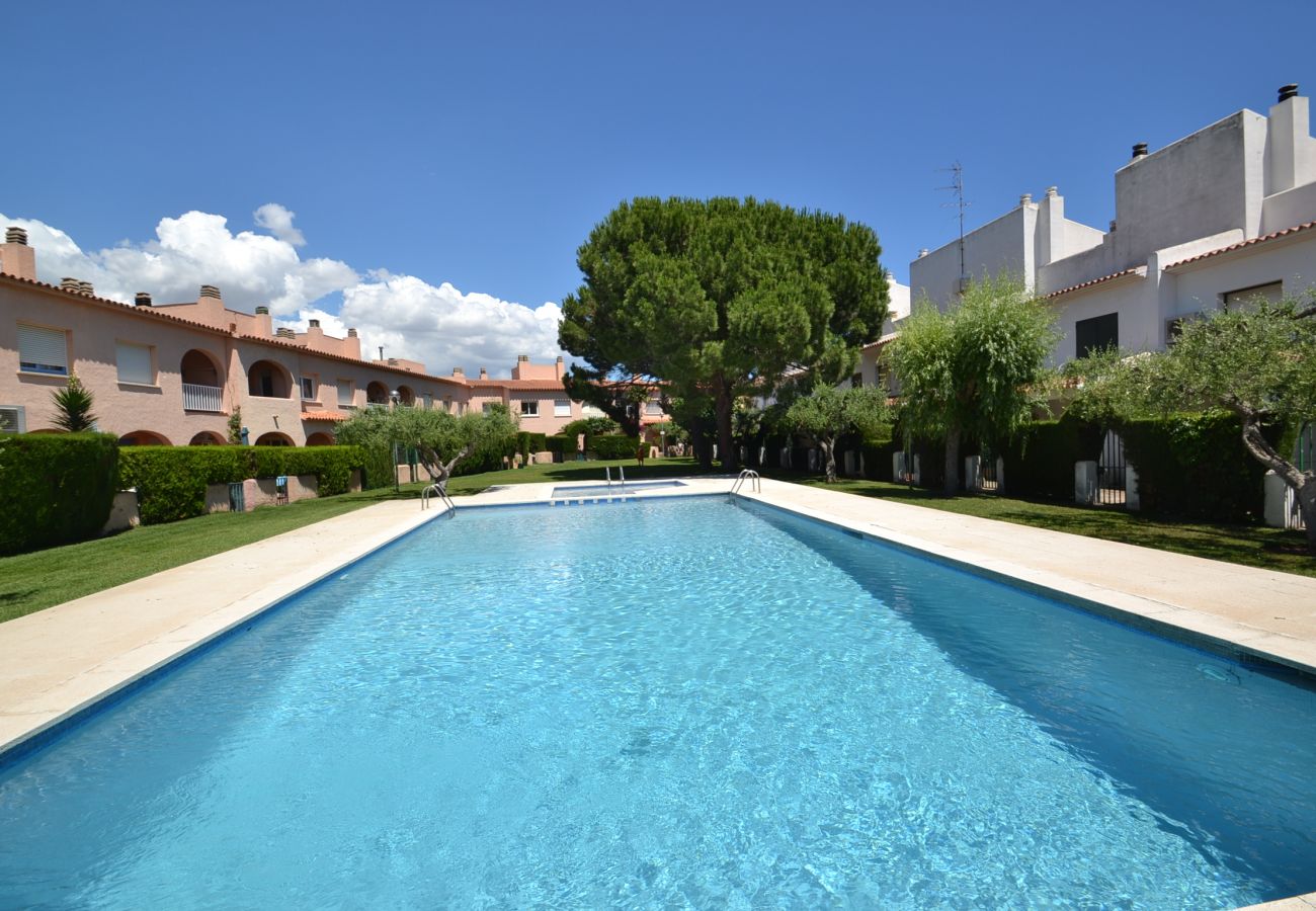 Villa in Cambrils - Villa Raquel:Near Cambrils Beach&Center-2Terraces-Pools-Free Wifi,Linen