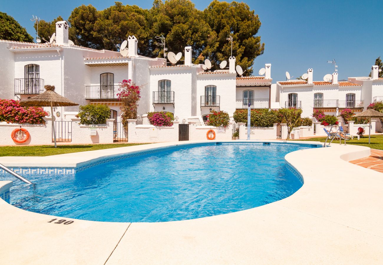 Villa in Nerja - Lovely townhouse with communal pool in Los Pinos Nerja Ref 508