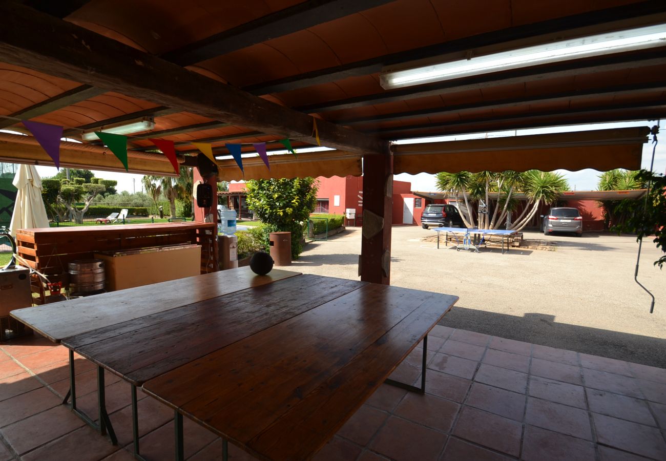 Cottage in Cambrils - Finca Miguel: Private property 30hectares with pool,terraces,playground, sports area-Free Wifi,A/C and linen-4km beaches Cambrils y Salou 
