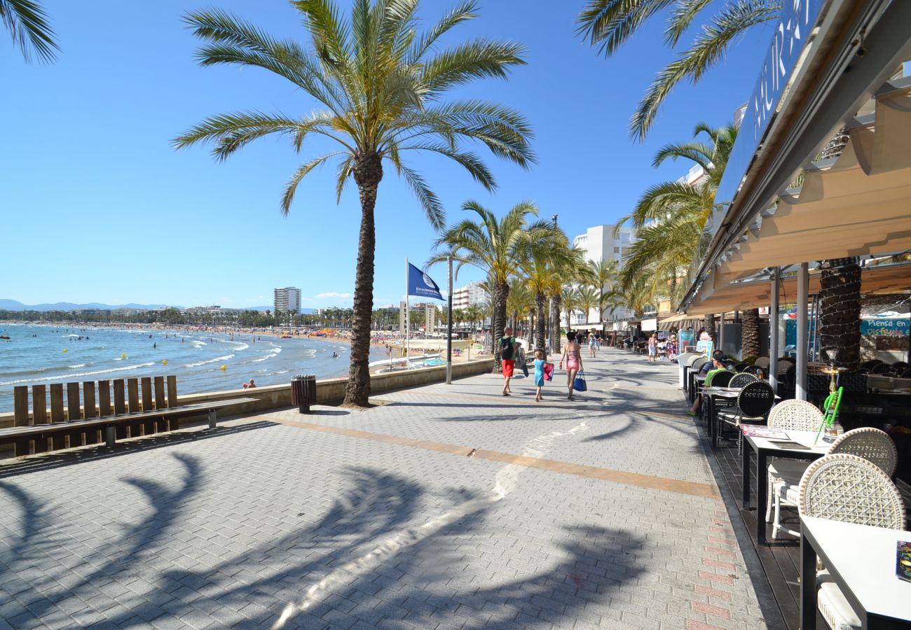 Apartment in Salou - Amatista:Centro Salou-150meters Beach-Pool-A/C,Linen included