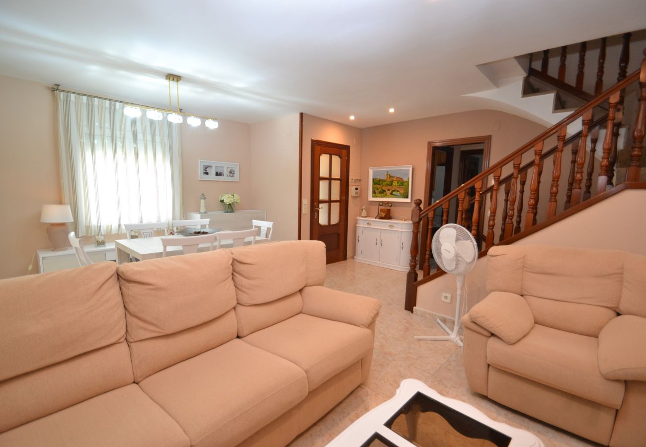 Villa in Cambrils - Villa Cuco: Cute air conditionned house with garden and children pool-400m Cambrils beach-Free Wifi