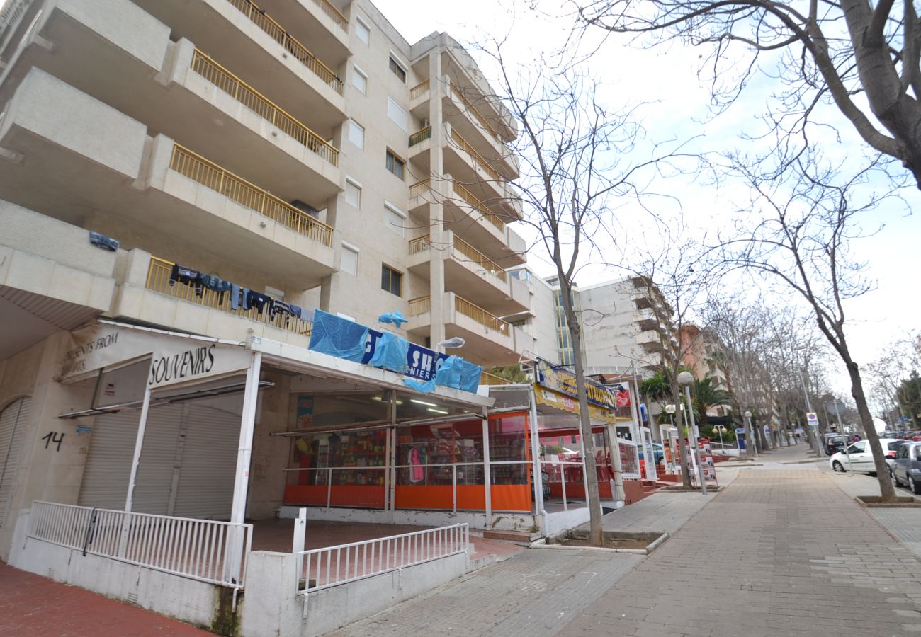 Apartment in Salou - Catalunya 12: 60m2 Terrace-Near beaches-Salou centre-Pools,sports,playground-Wifi,linen included