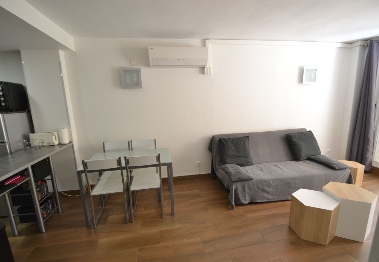 Apartment in Salou - Catalunya 12: 60m2 Terrace-Near beaches-Salou centre-Pools,sports,playground-Wifi,linen included