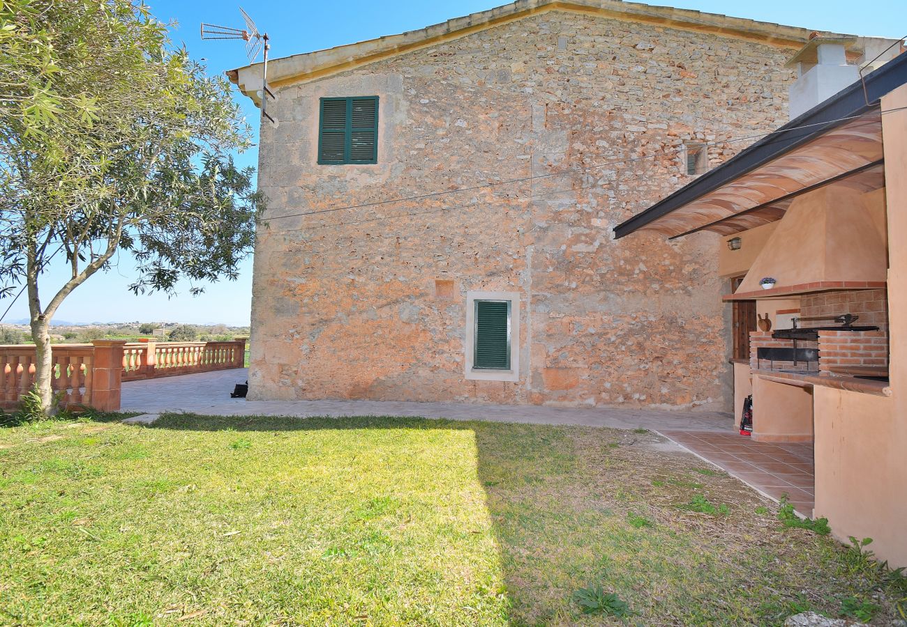 Country house in Llubi - Sa Vinyota Gran 131 traditional finca with private pool, garden, air-conditioning and WiFi
