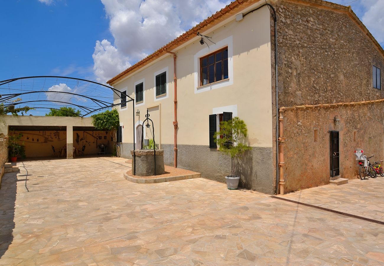 Country house in Llubi - Sa Vinyota Gran 131 traditional finca with private pool, garden, air-conditioning and WiFi