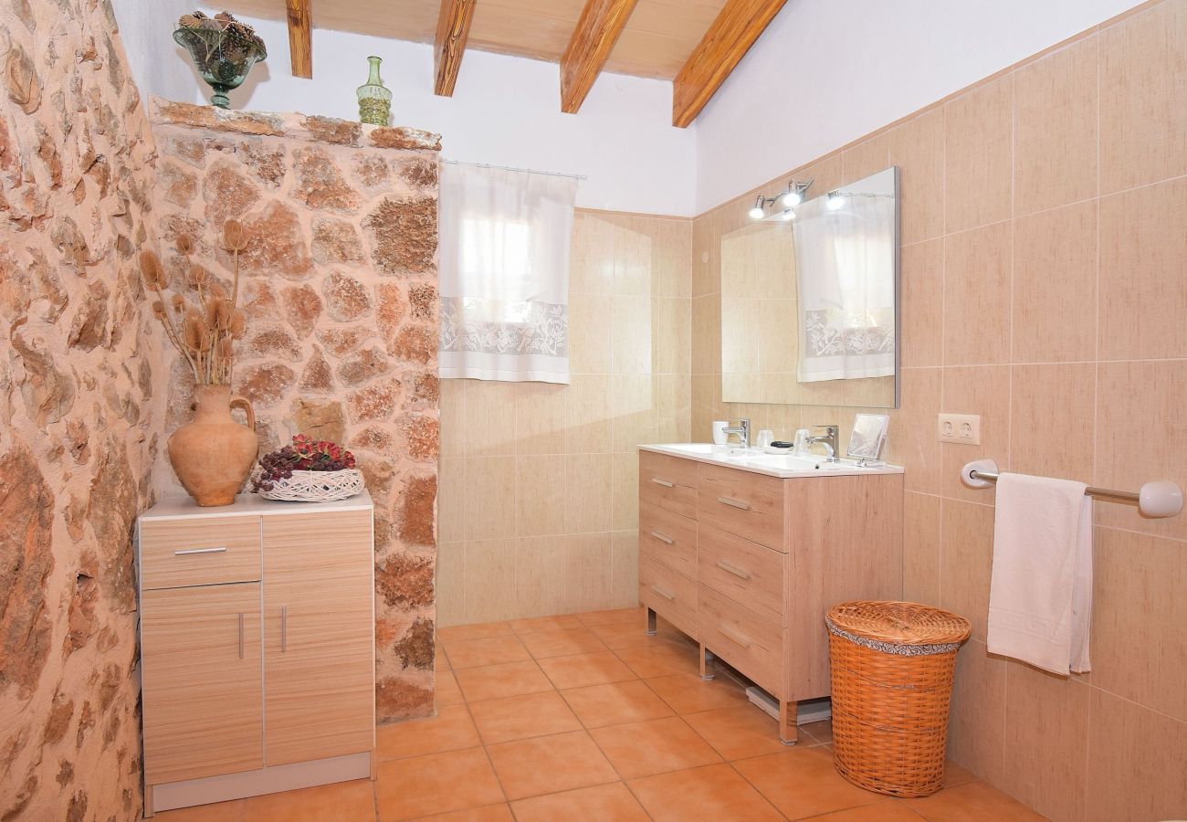 Country house in Llubi - Son Sitges 139 cosy finca with private pool, children's playground, terrace and barbecue area