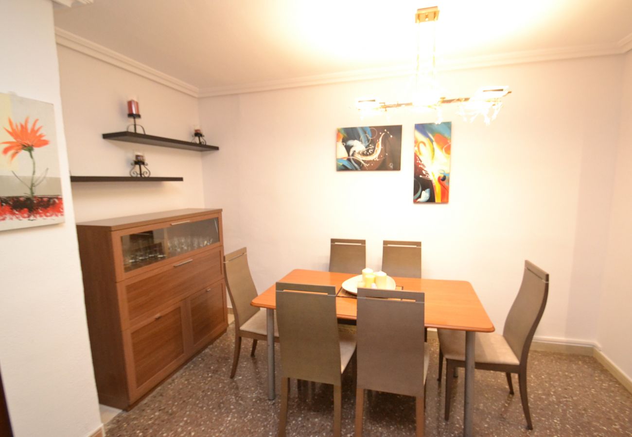 Apartment in Salou - Salourhin:Near Salou's beach&center-3pools-Free Wifi,A/C,parking,linen 