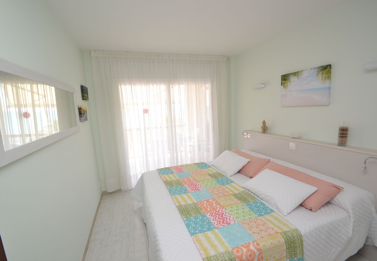 Apartment in Salou - Ancora Miramar:Terrace sea view-Beachfront-Wifi,A/C,parking included