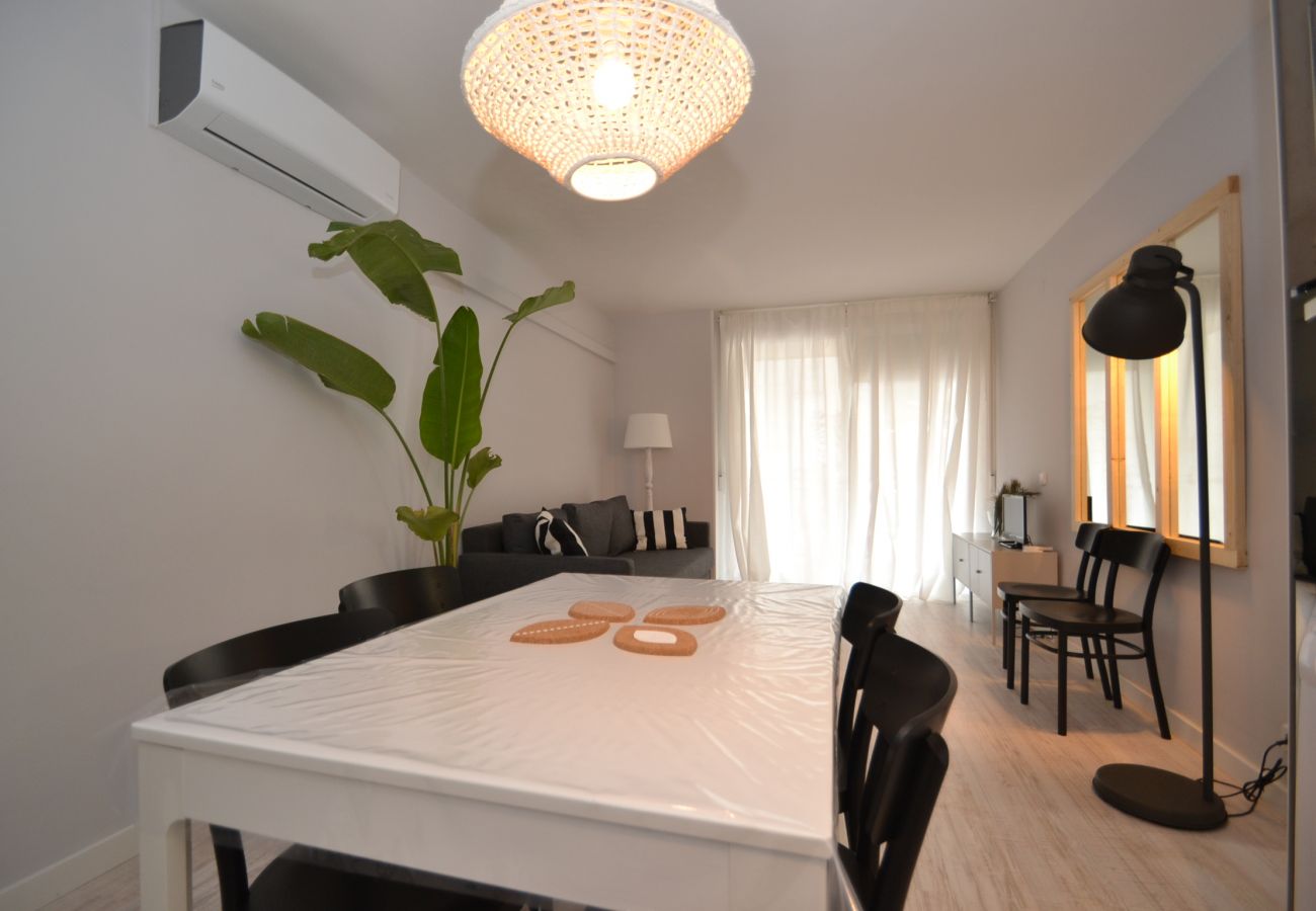 Apartment in Salou - Gavina Salou: Salou centre-250m beach-Free A/C,Wifi