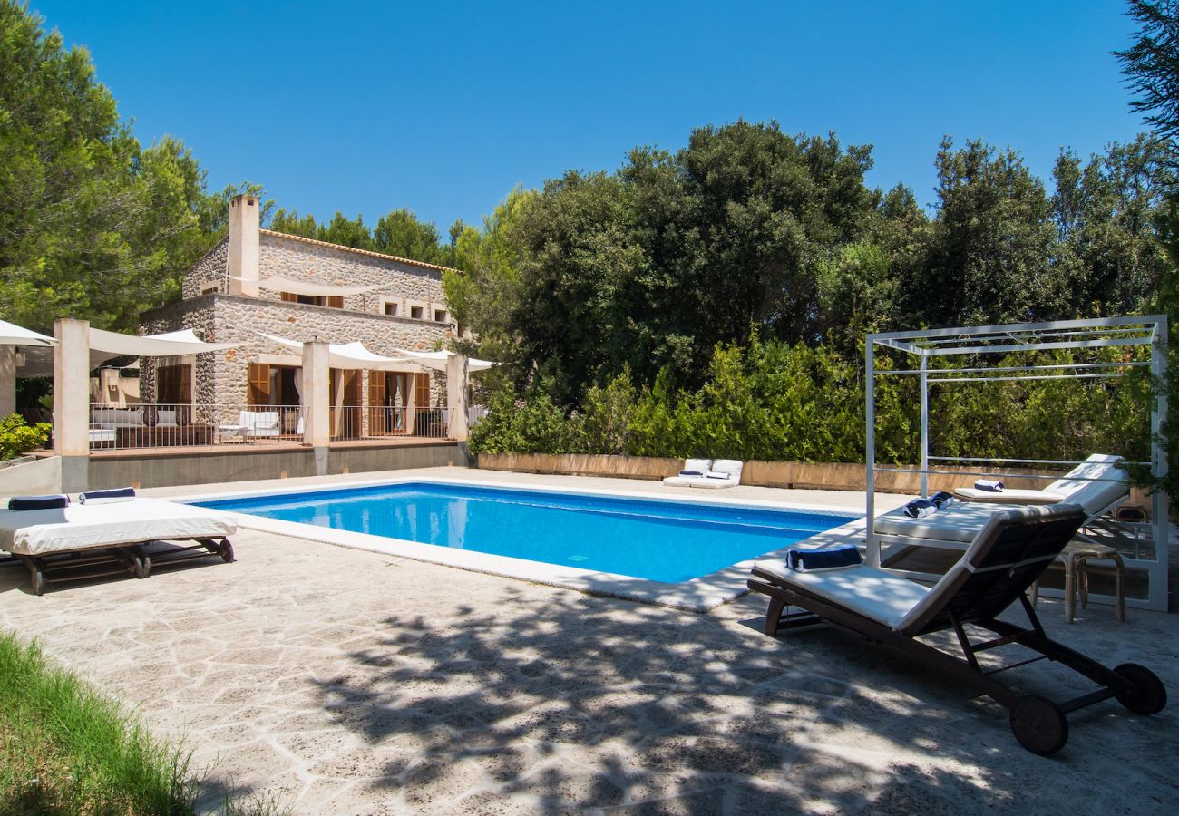 Pool villa holiday rentals Mallorca