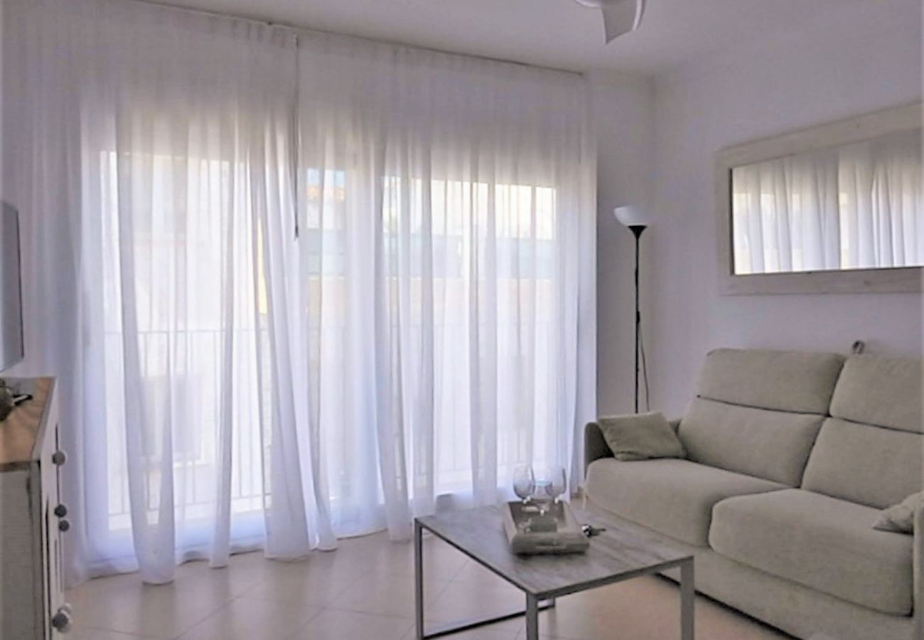 Apartment in Torremolinos - carihuela calle 2 apartment 