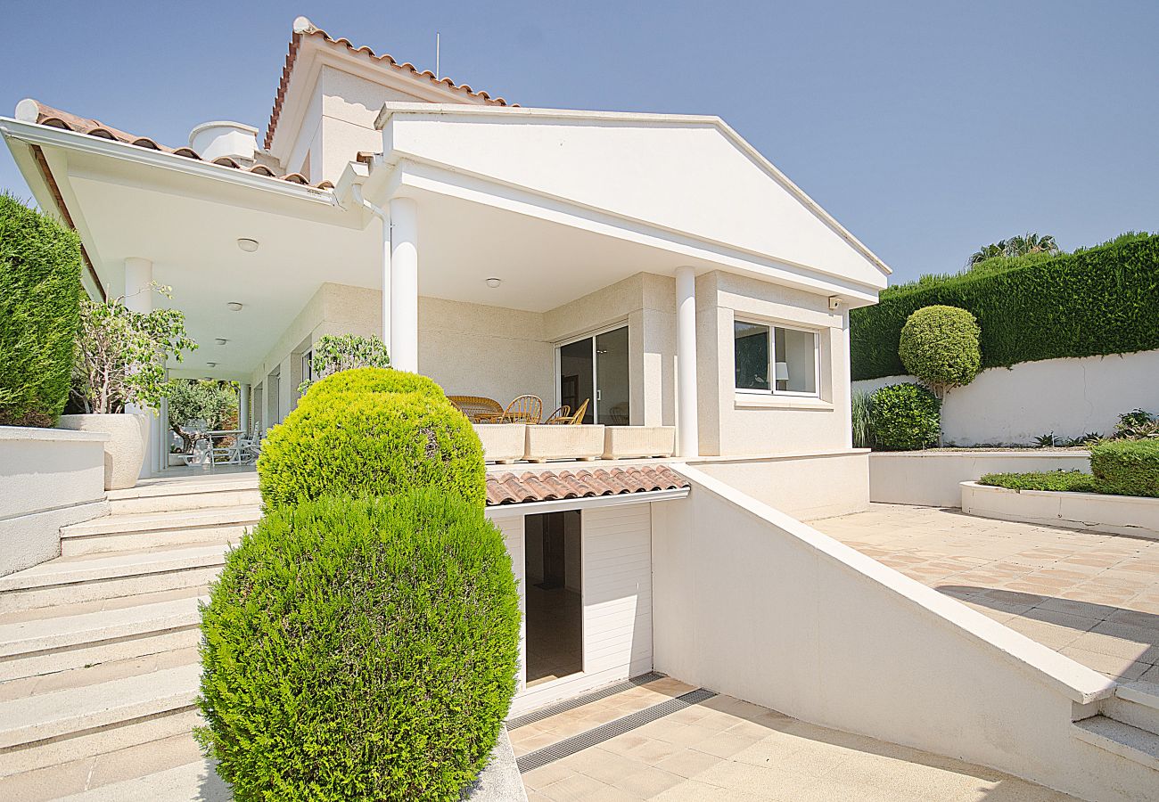 Villa in Calafell - R11 Villa for 8 people with large garden and pool