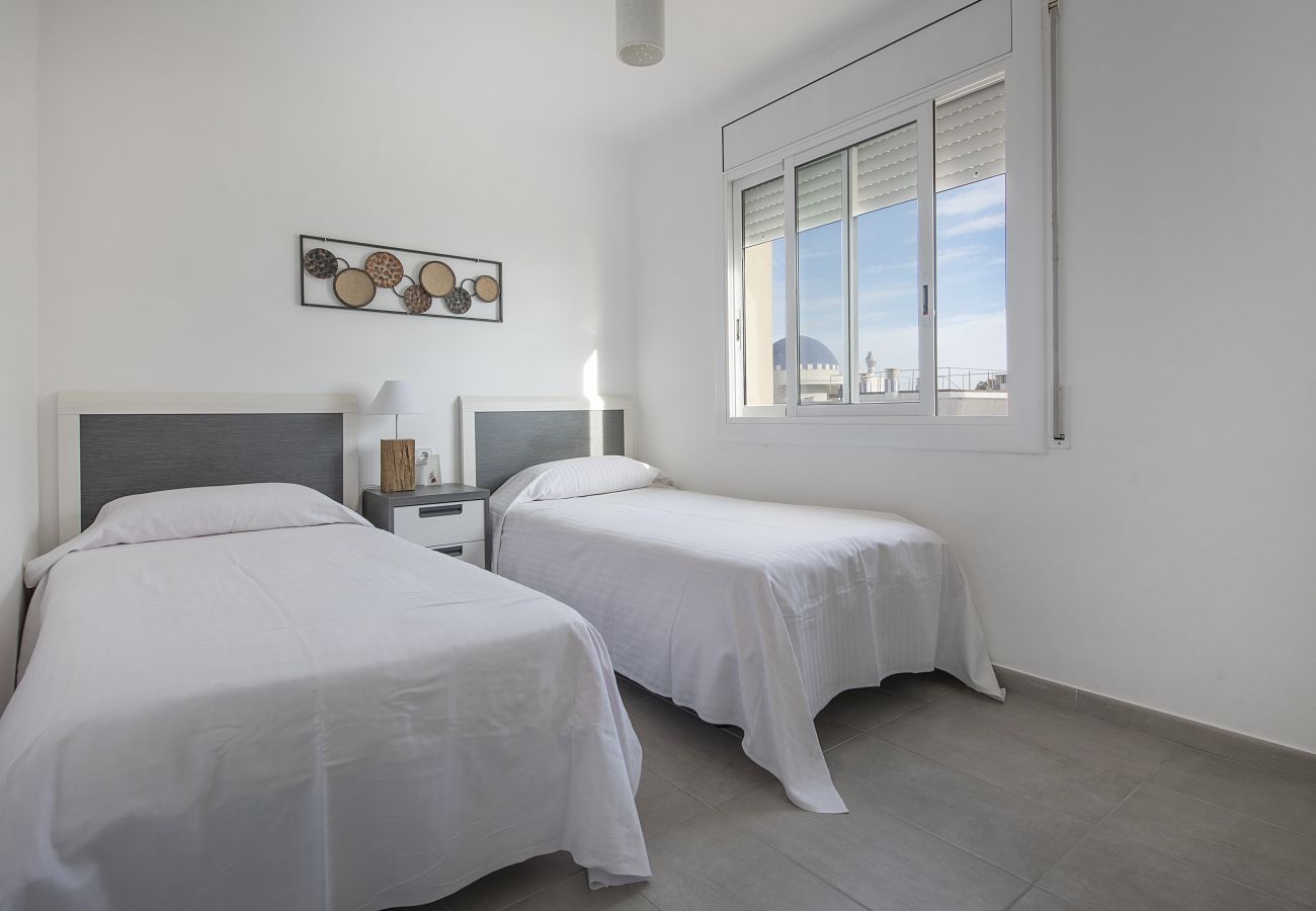 Apartment in Segur de Calafell - R13 Beachfront 3-bedroom apartment 