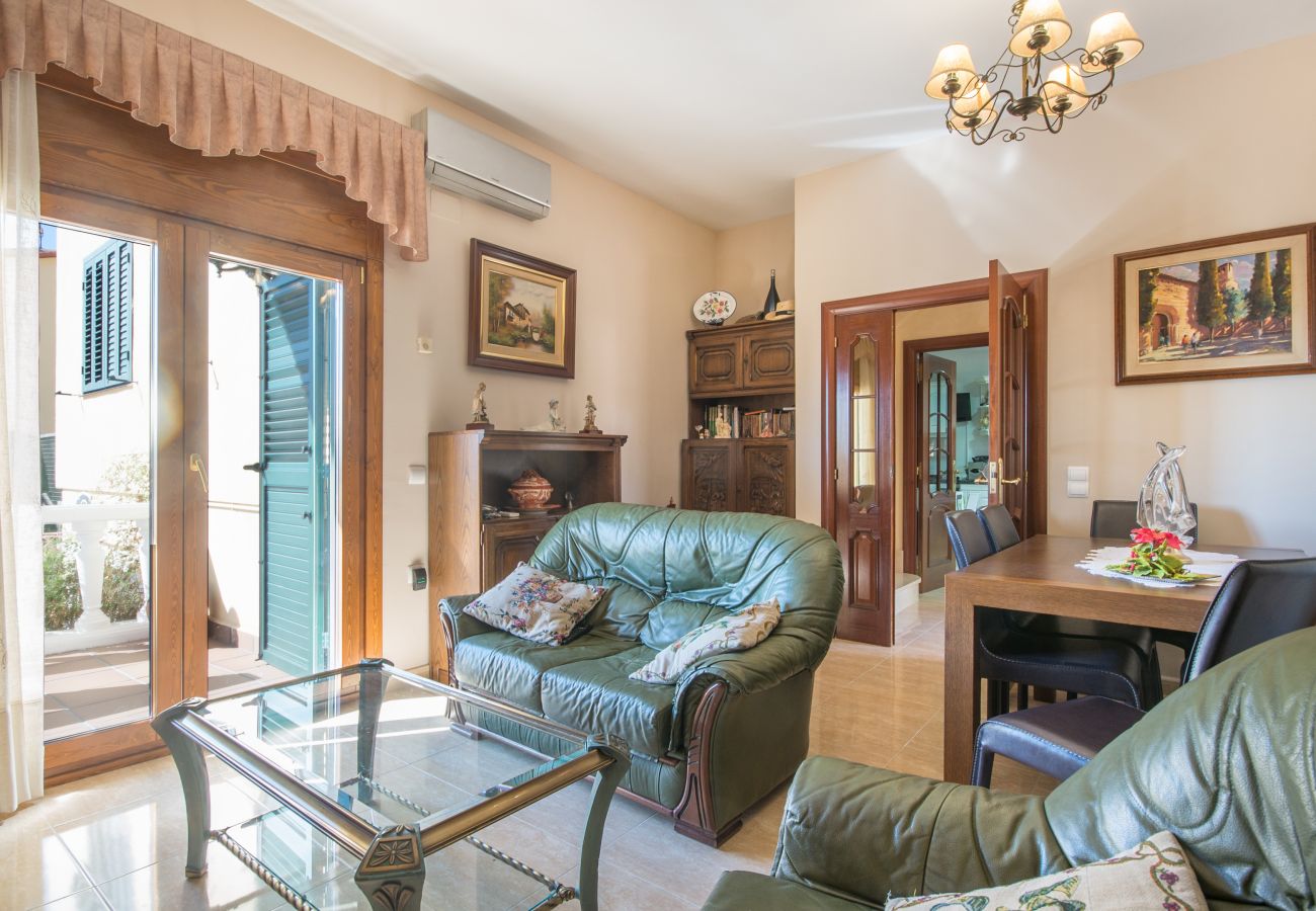 Villa in Calafell - R15 5 bedroom villa with pool 600m from the beach