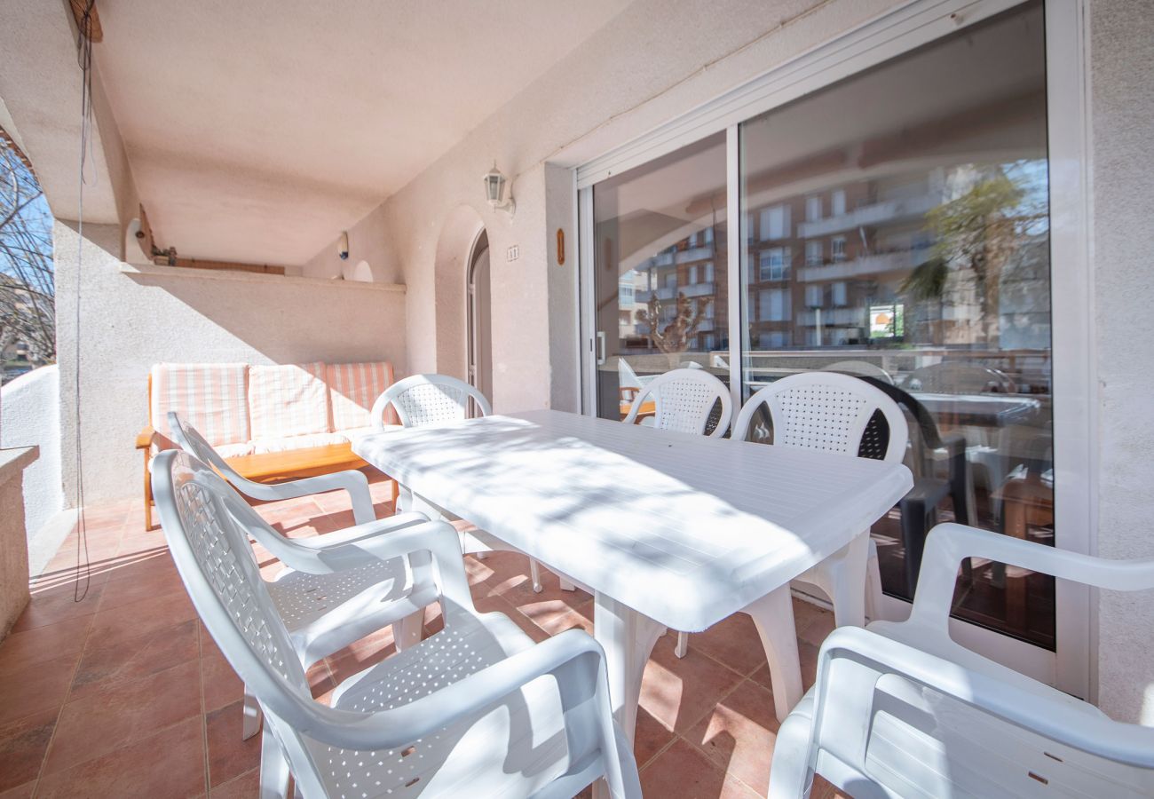 Townhouse in Calafell - R22-1 Terraced house with AC and garden 100m from the beach