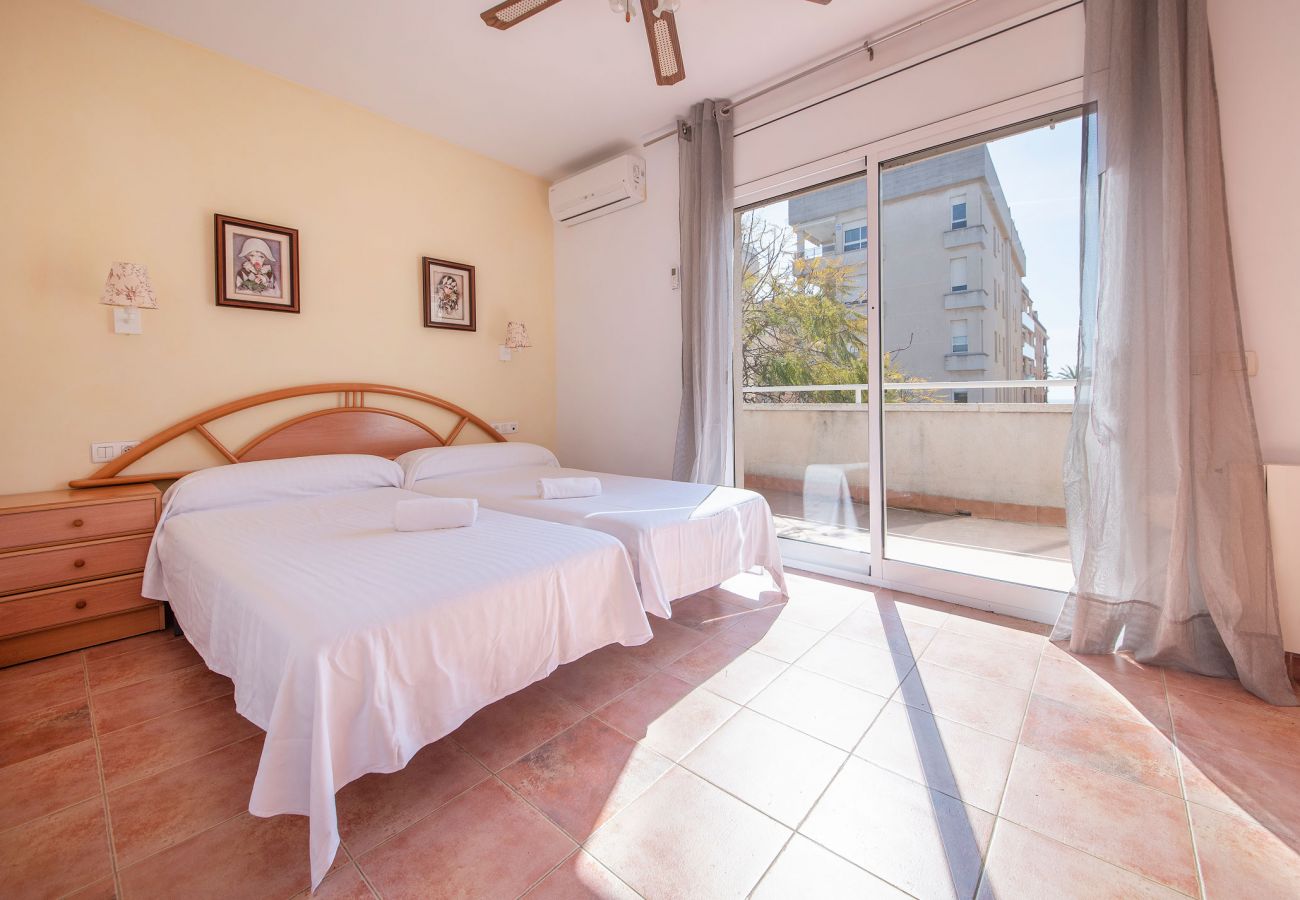 Townhouse in Calafell - R22-1 Townhouse with air cond for 8 people