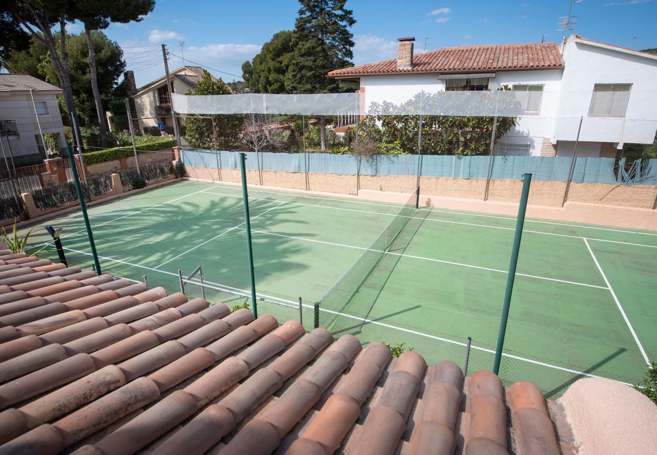 Villa in Segur de Calafell - R84 Villa with pool, tennis and garden 1km from the beach